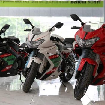 ������Benelli  쫷�302 BJ300GS-C��