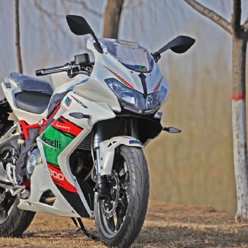 ������Benelli 쫷�302 BJ300GS-C��