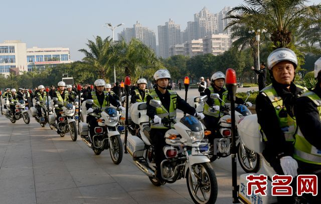 951779_出发上路执勤