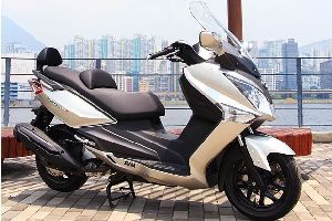 ����2013-GTS300i