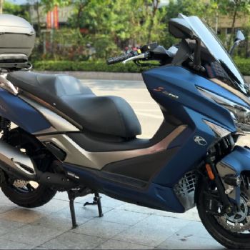 ����KYMCO��ͦCK400ˮ������̤�峵��½��Ѳ��