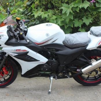 ���250