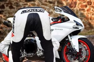 ����һƥ���� Ducati 848