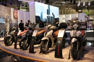 ����AK550���������Ե綯�ֳ�RevoNEX ʵ��